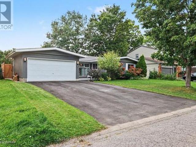 16 Lentini Way, Ottawa, ON, K2G 3P9 house for sale | Listing ID X13782 | Royal LePage