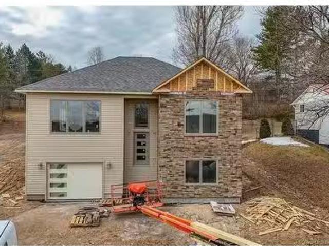 16 Mayflower St, Fredericton, NB, E3C 1L5 house for sale Li.