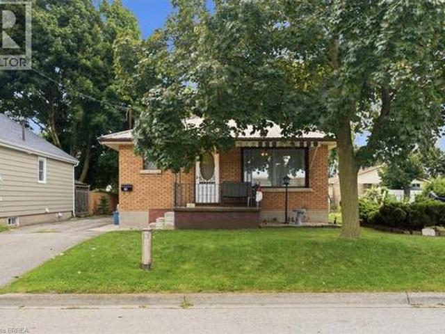 16 Mintern Avenue, Brantford, ON, N3S 1K6 house for sale | Listing ID 40858 | Royal LePage
