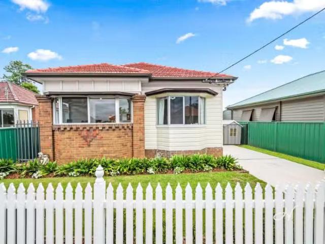 16 Miller Street, Mayfield West House for rent Listed by Vict.