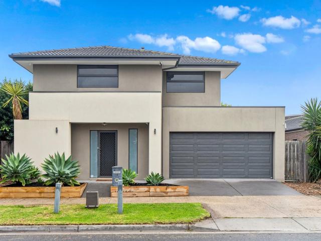 16 Mossey Crescent, Cranbourne East, VIC 3977