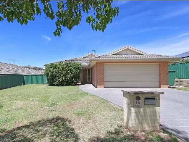 16 Mussel Street, Muswellbrook House for rent Listed by Prope.