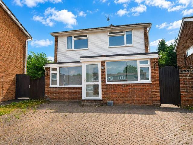 16 Mynn Crescent, Bearsted 4 bed detached house to rent £2,100 pcm £485 pw