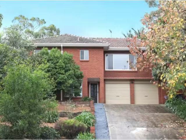 16 Nioka Avenue, Keiraville House for rent Listed by Christia.