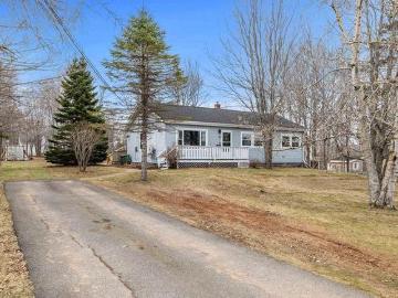 16 Oak Drive, Charlottetown, PE, C1A 6T5 house for sale | Listing ID 202609 | Royal LePage
