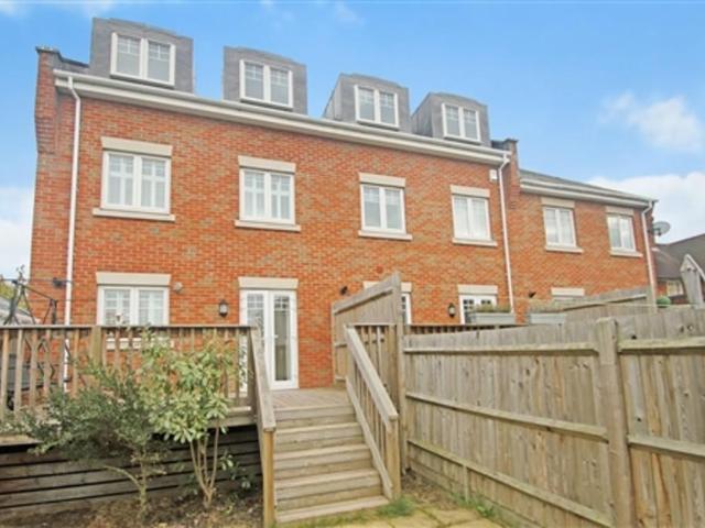 16 Oldfield Road 4 bed end of terrace house to rent £2,650 pcm £612 pw