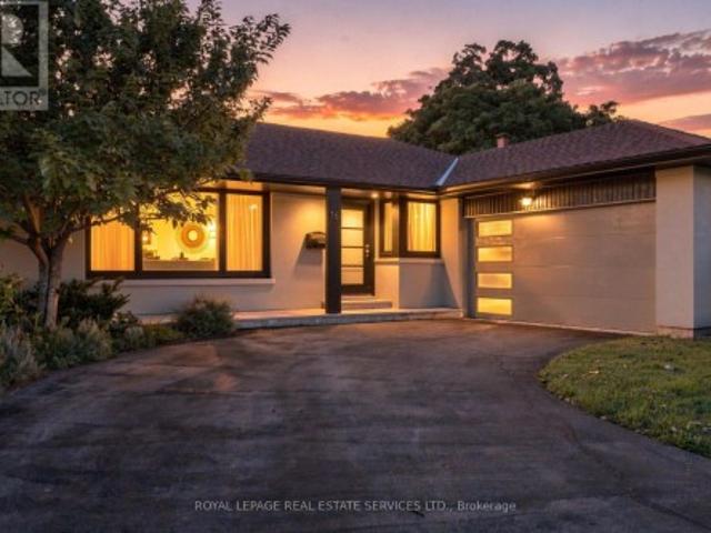 16 Oldham Road, Toronto, ON, M9A 2B7 house for sale | Listing ID W13753 | Royal LePage