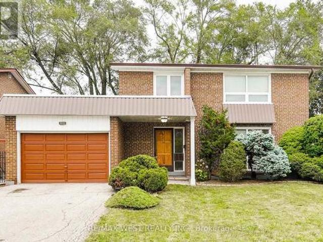 16 Opal Court, Toronto, ON, M9V 3N3 house for sale | Listing ID W13798 | Royal LePage