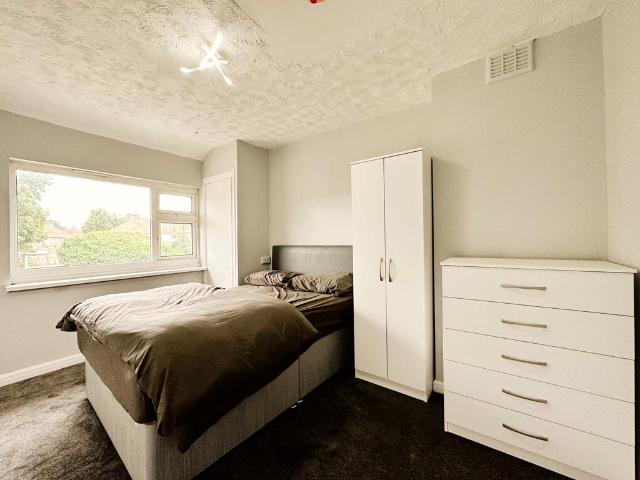 16 Overton Road, Fox Hollies, B27 7LN, United Kingdom | Studio apartment for rent #140398419 | Rentberry
