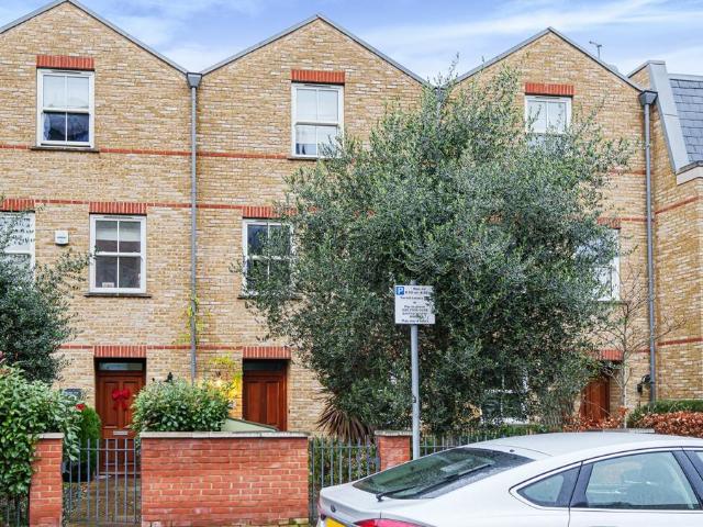 16 Pages Walk Bermondsey SE1 3 bed terraced house to rent £4,000 pcm £923 pw
