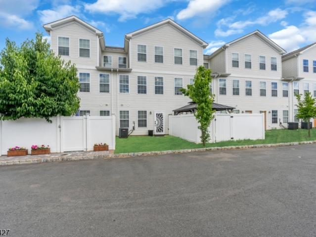 16 Paulina Pl