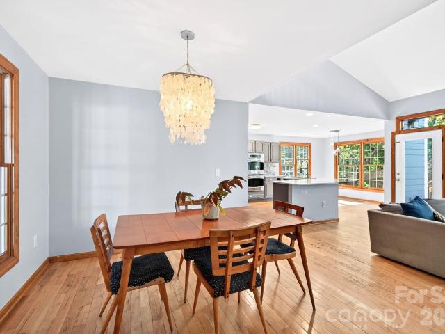 16 Pinecroft Road