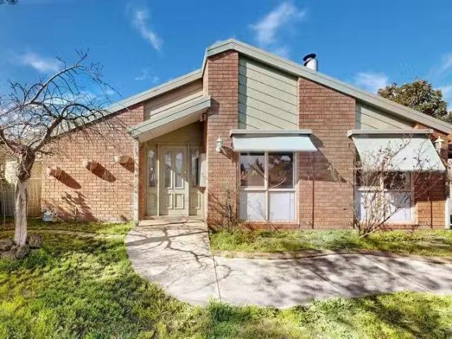 16 Pinewood Drive, Carrum Downs, VIC 3201 House for Rent