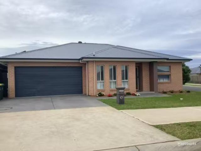 16 Plymouth Boulevard, SPRING FARM House for rent Listed by C.