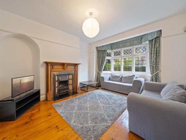 16 Queens Drive London 2691927