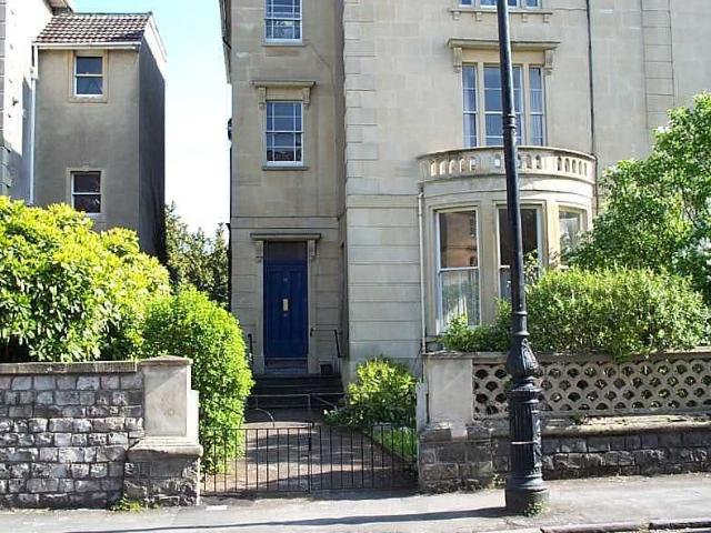 16 Redland Park, Redland, Bristol BS6, 2 bed flat to rent, £1,495 pcm | PrimeLocation