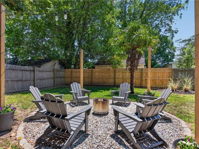 16 Roberts CT E