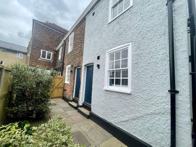 16 Rodney House, Wincheap, Canterbury CT1, 2 bed cottage to rent, £1,350 pcm | PrimeLocation