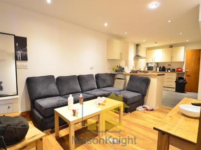 16 Rose Cottages, Metchley, B29 6EF, United Kingdom | 6 bed townhouse for rent #135867493 | Rentberry
