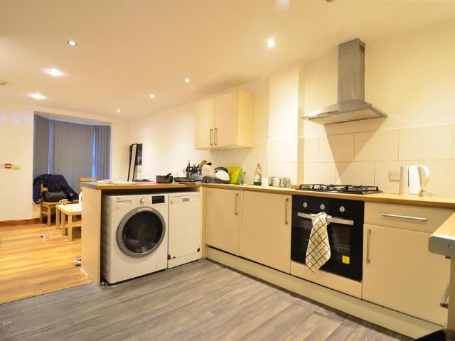 16 Rose Cottages, Metchley, B29 6EF, United Kingdom | 6 bed townhouse for rent #139545020 | Rentberry
