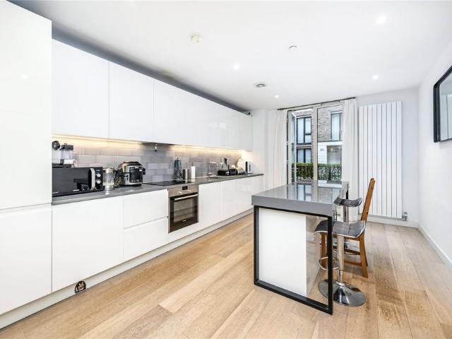 16 Schooner Road, London, E16 2PW, United Kingdom | 4 bed townhouse for rent #140399102 | Rentberry
