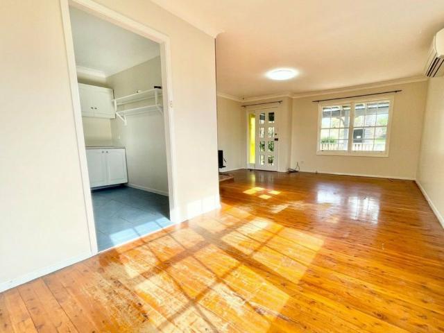 16 Sandringham Avenue, Cambridge Park NSW