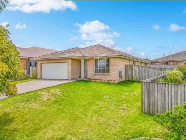 16 Semillon Ridge, Gillieston Heights House for rent Listed b.