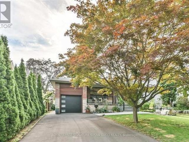 16 Squires Avenue, Toronto, ON, M4B 2R3 house for sale | Listing ID E13797 | Royal LePage