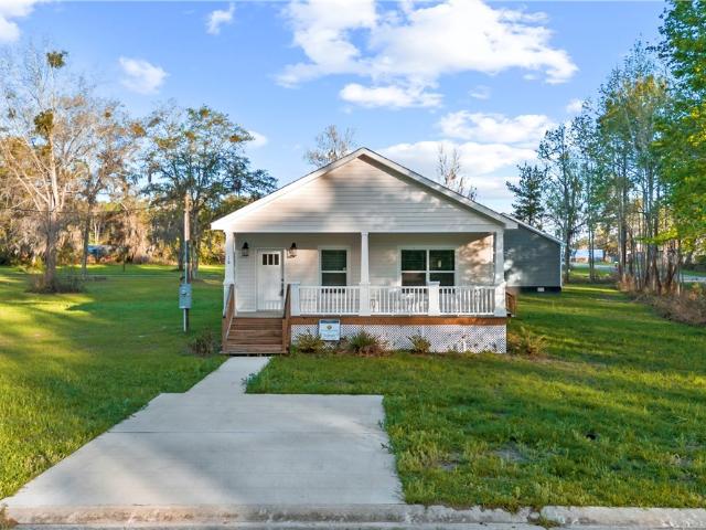 16 SW Pear Street