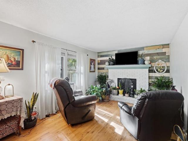 16 Sweetbriar Court