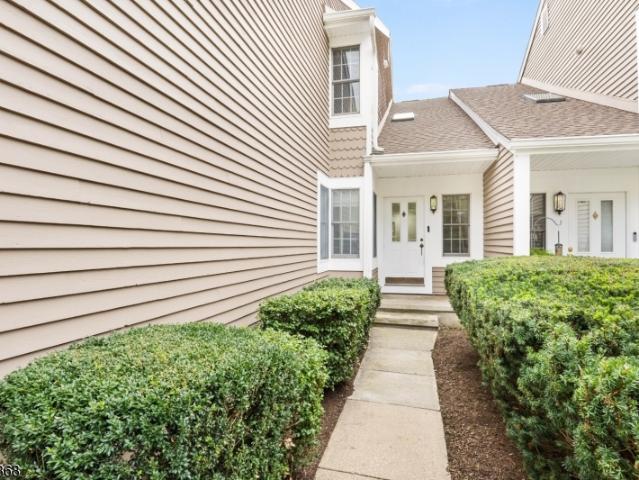16 Stone Edge Rd