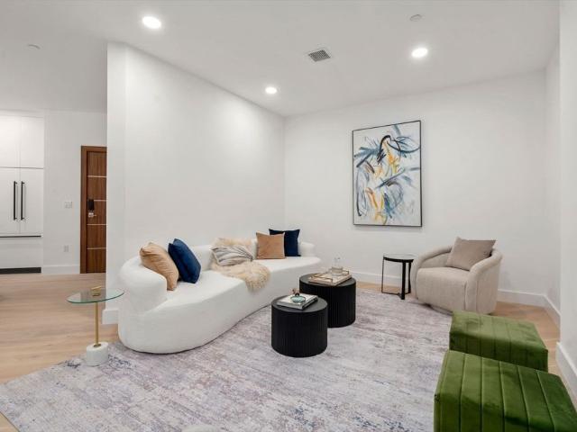 16 Stearns Rd Unit 304, Wellesley, US, MA