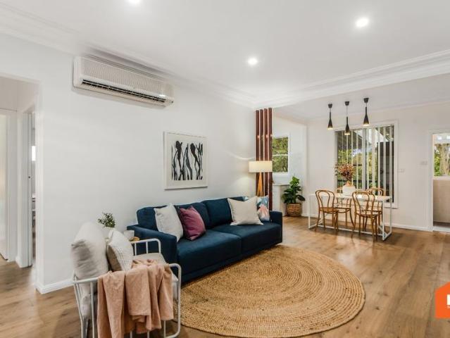 16 Stuart Street, Kotara South NSW 2289