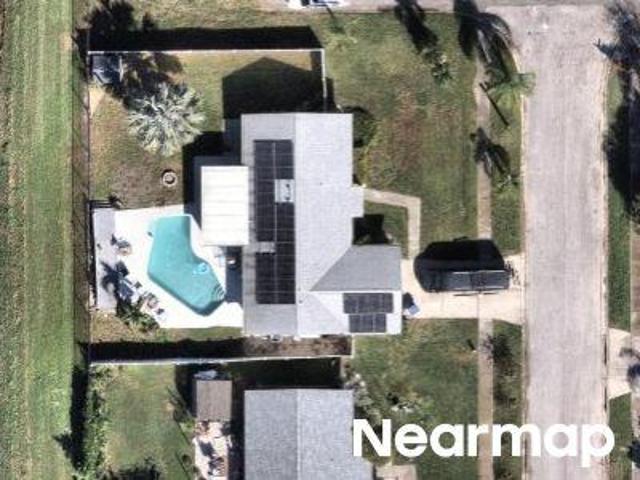 16th Ln NE
