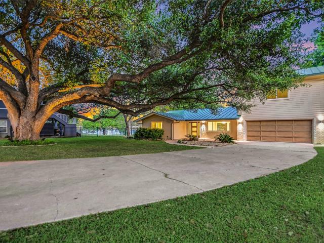 1704 Bluebonnet Ln
