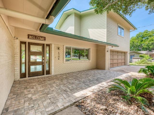 1704 Bluebonnet Ln