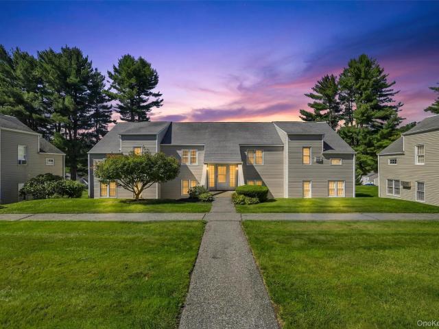 1704 Holly Stream Court