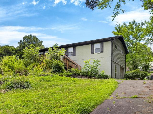 1705 Greendale Drive NE