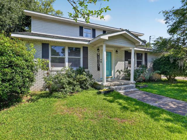 1705 Redwood