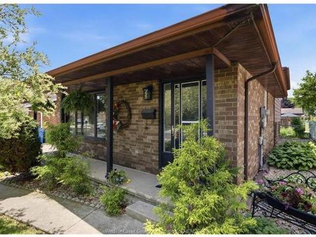 1705 Southdale, Windsor, ON, N8W 4W8 house for sale | Listing ID 26015 | Royal LePage