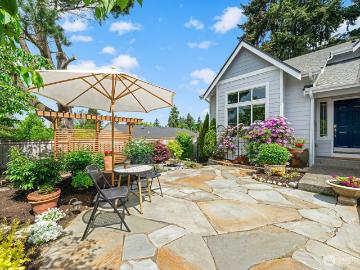 1706 NE 27th Place