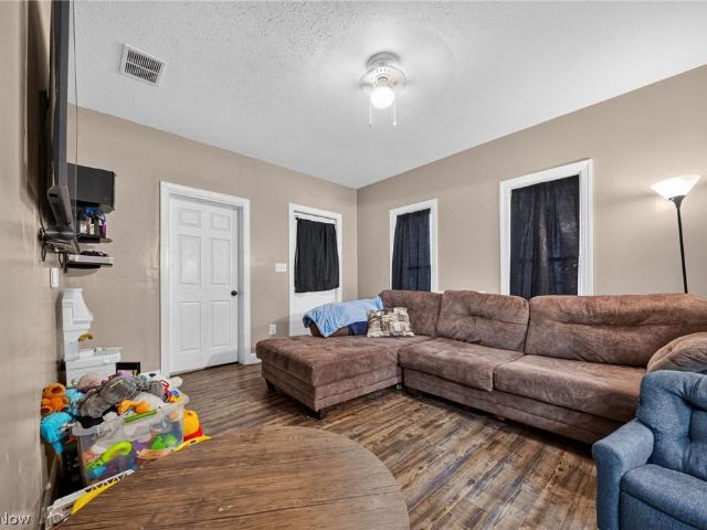 1708 W 6th Street