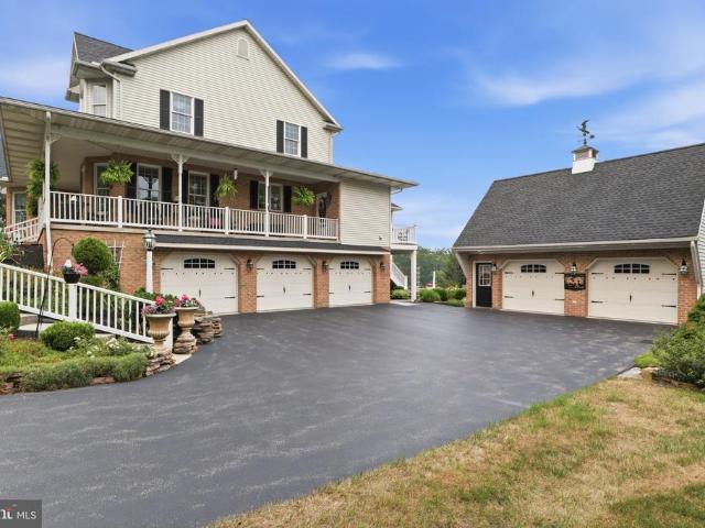 1709 Country Manor