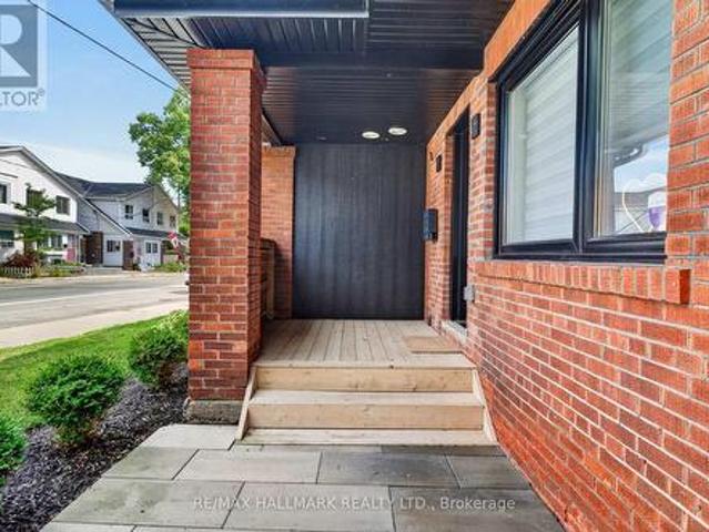 1709 Dundas Street E, Toronto, ON, M4L 1L7 house for sale | Listing ID E13781 | Royal LePage