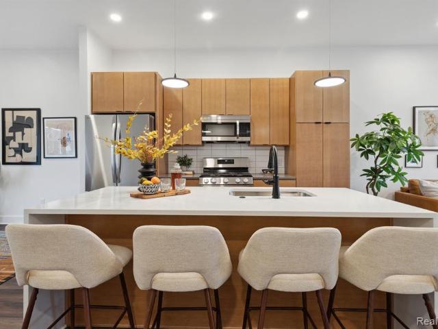 1709 Pallister Street # P28