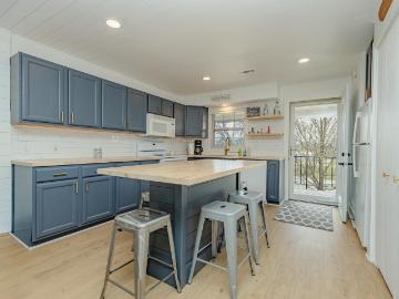 1700 Country Club Drive # 202