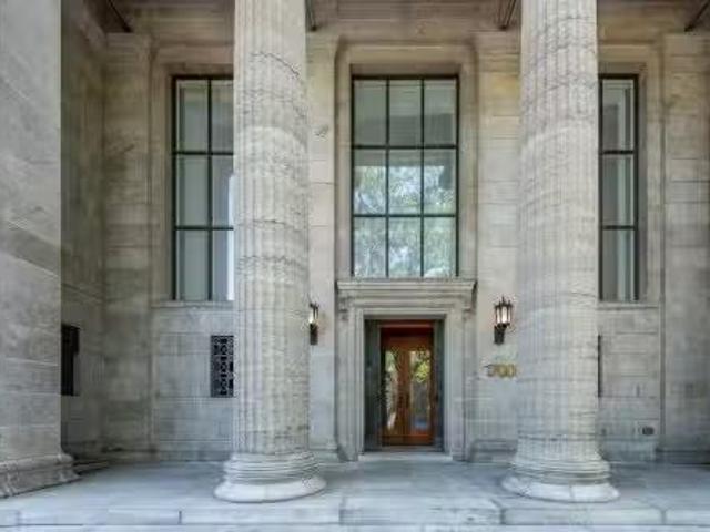 1700 Rue Notre Dame O. Montréal Le Sud Ouest, QC, H3J 1M3.