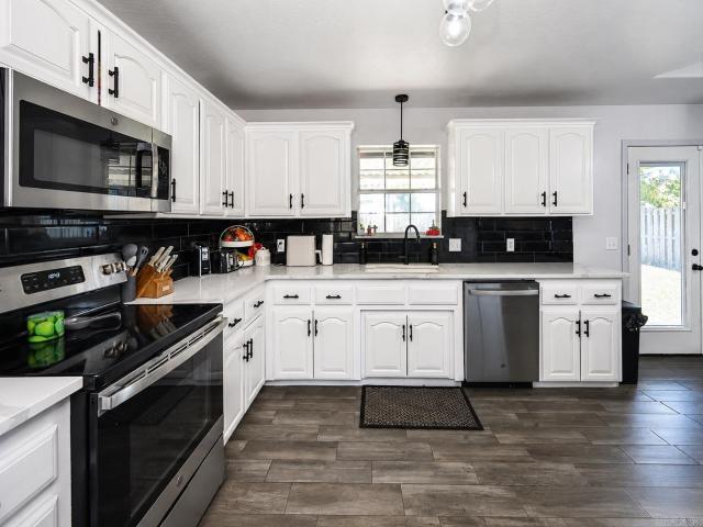 1700 Valley View Dr