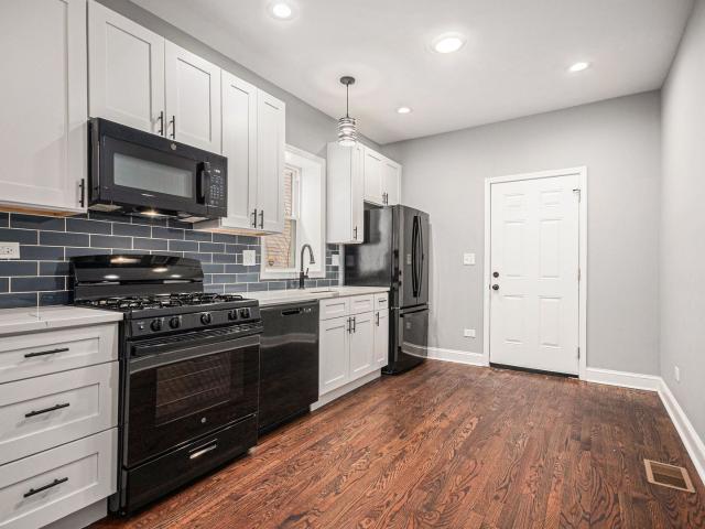 1702 N Meade Avenue 1, Chicago, US, IL
