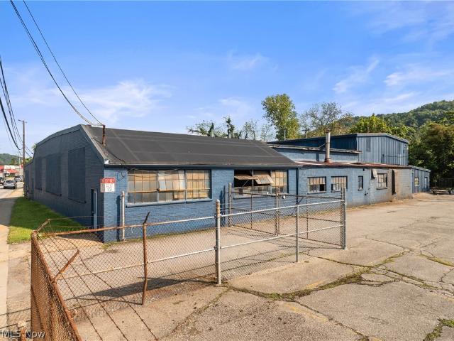 1702 Wheeling Avenue
